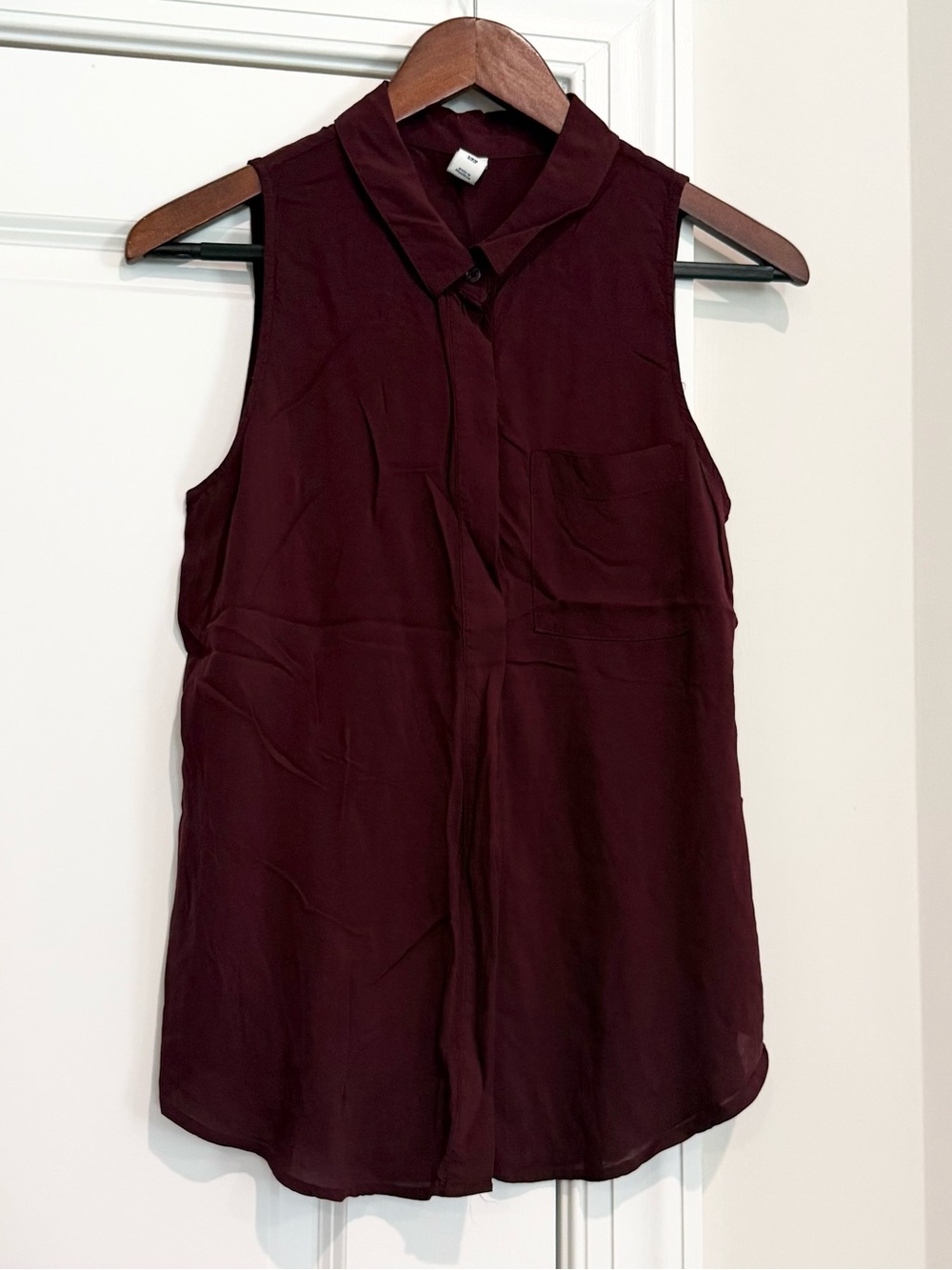 Old Navy Sleeveless Button-Down Blouse - Wine